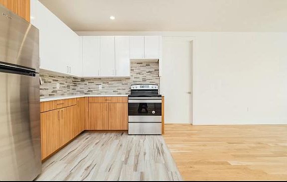 4th image of 2004 Davidson Ave #2C