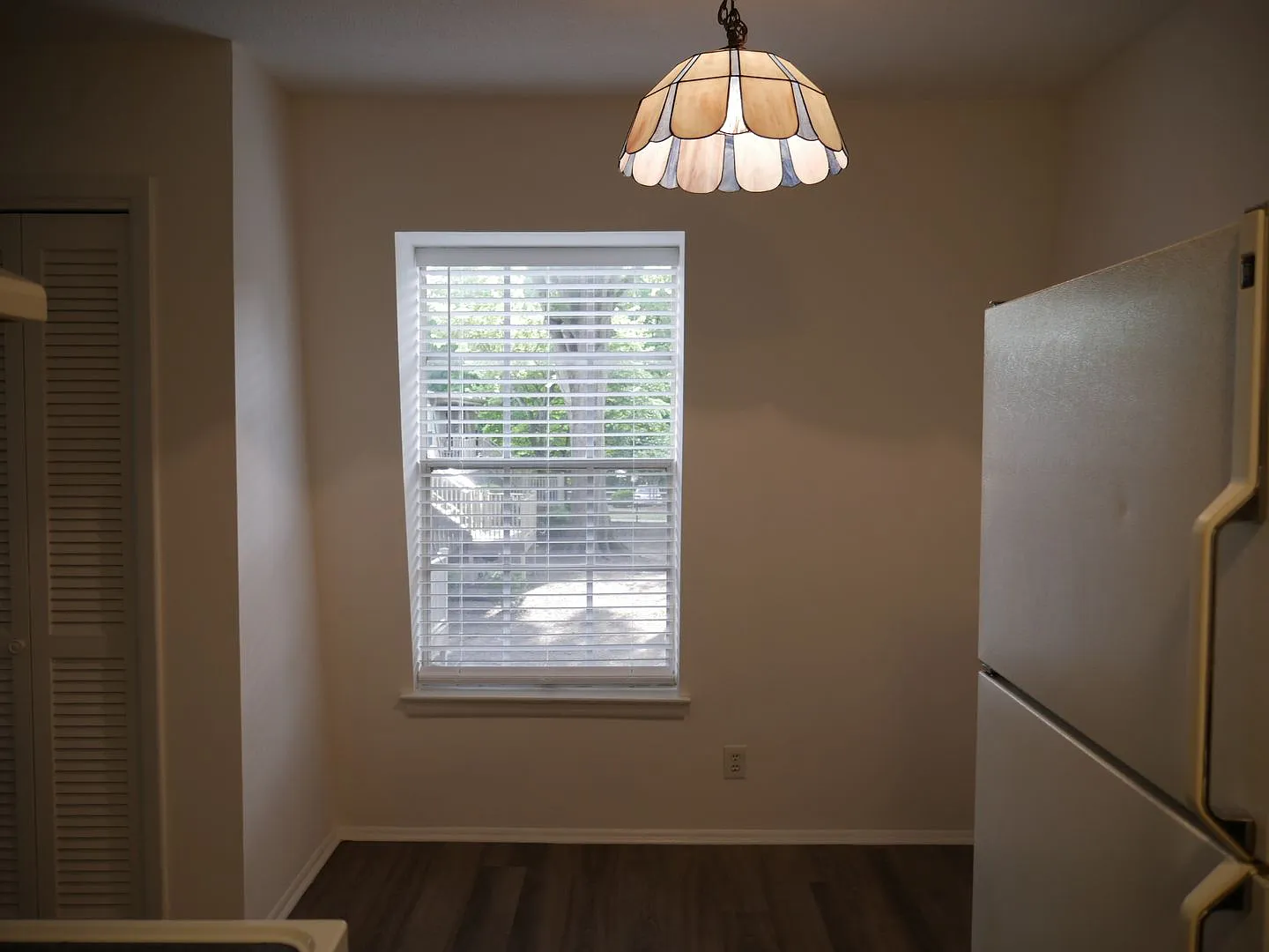 Extra Nice - Private - Upper Level 1 Bedroom! — Photo 4