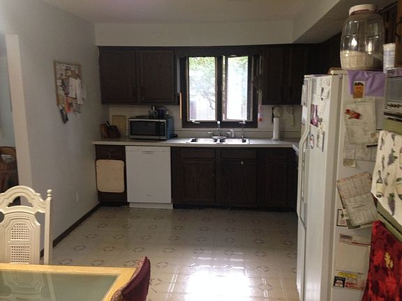 3rd image of 220 Windermere Way