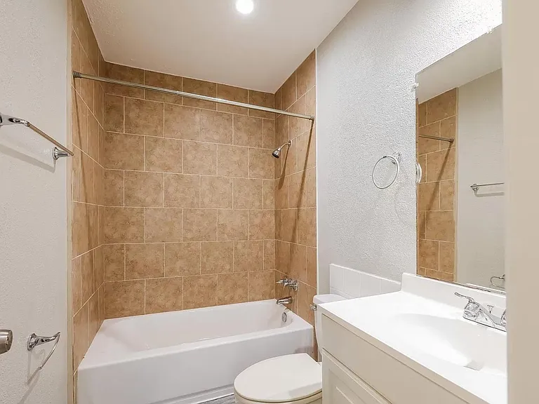 16738 Barcelona Dr — Photo 9