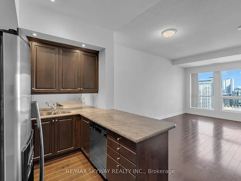 628 Fleet St #LPH03 — Photo 14