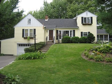 1st image of 1989 Kenwood Dr E