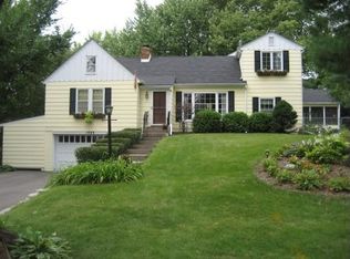1989 Kenwood Dr E, Maplewood, MN 55117