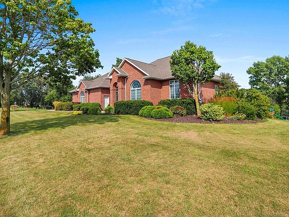 2nd image of 2864 Woodhaven Cir