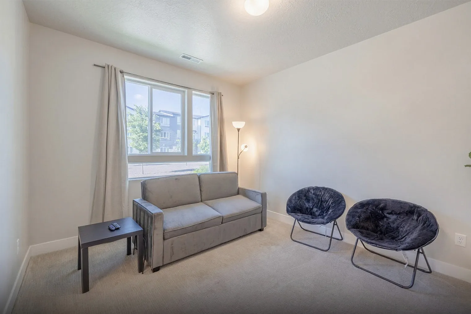 3 bed, 2.0 bath, 1991 sqft, $3,013 — Photo 1