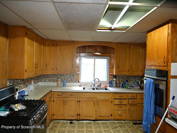 2nd image of 439 Franklin St