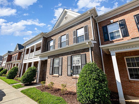 2nd image of 513 Dragby Ln