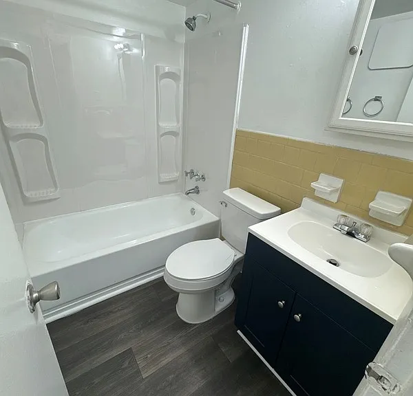 1229 Nelson St — Photo 6