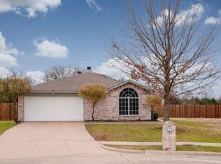 928 Creekview Dr, Waxahachie, TX 75165