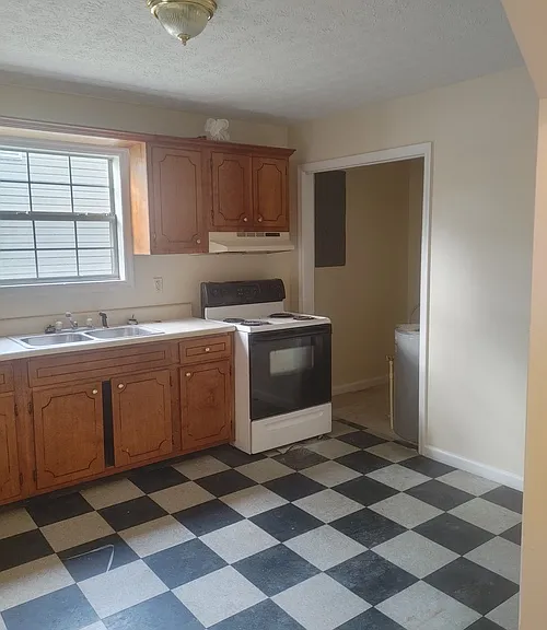 462 Bussey Ave — Photo 9