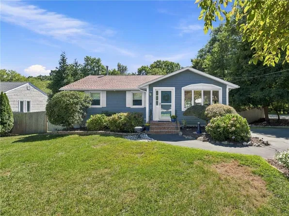 72 Metcalf St, Warwick, RI 02888