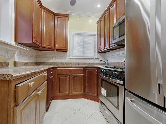 4th image of 7221 Hillmeyer Ave
