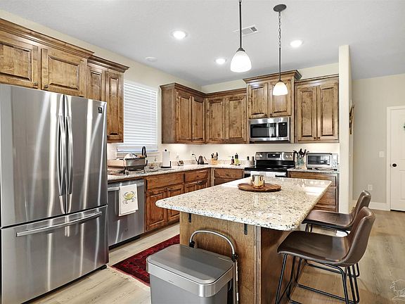 4th image of 3880 Shady Grove Dr