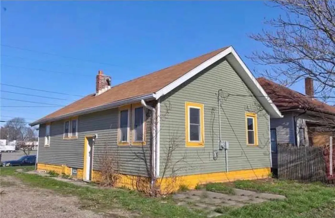 3 bed, 1200 sqft, $1,300 — Photo 2