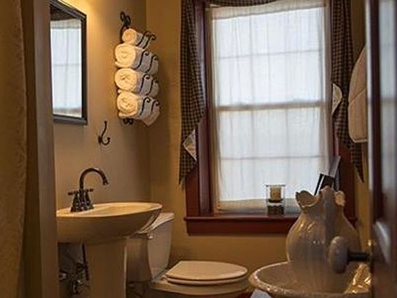 upstairs bath 
