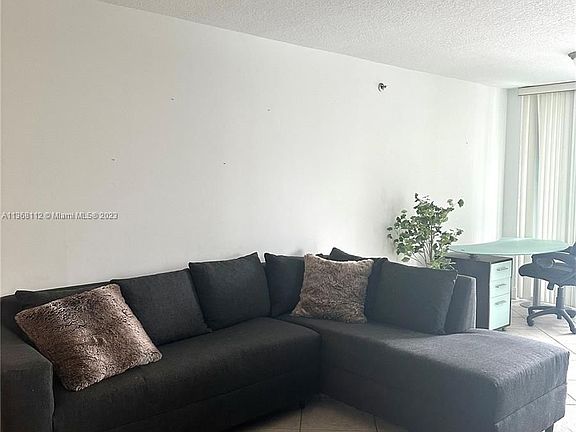 5th image of 2642 Collins Ave APT 201