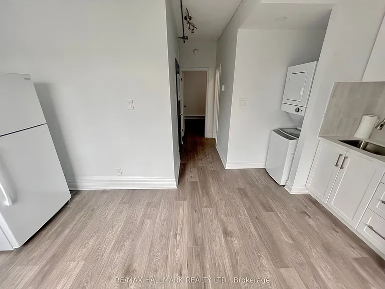 454 Bloor St W #1 — Photo 3