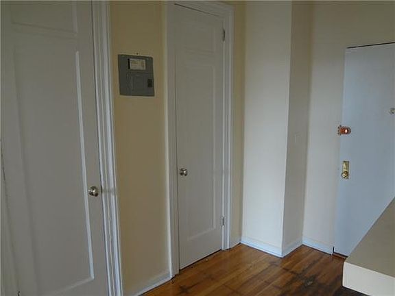 5th image of 921 Washington Ave APT 4L