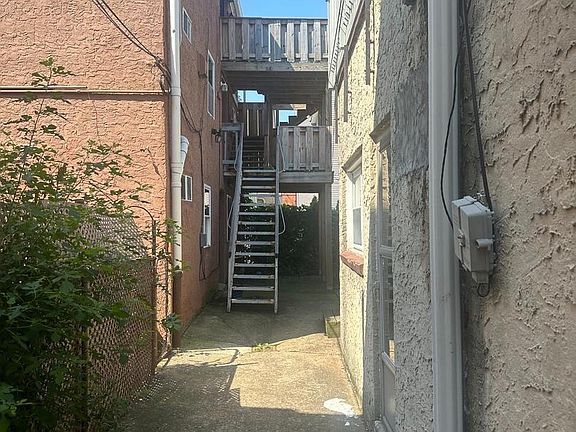 5th image of 1224 E Columbia Rear Ave
