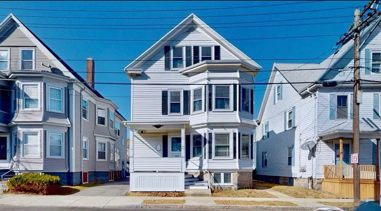 3 bed, $2,200 — Photo 1