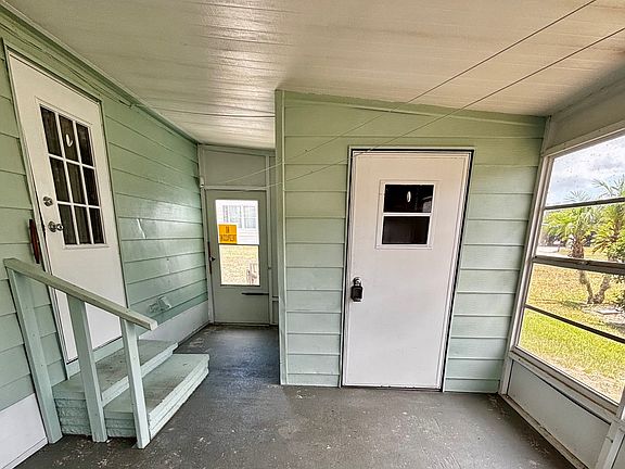 3rd image of 1218 Emerald Ave