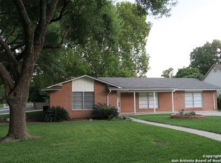 301 Towne Vue Dr, Castle Hills, TX 78213