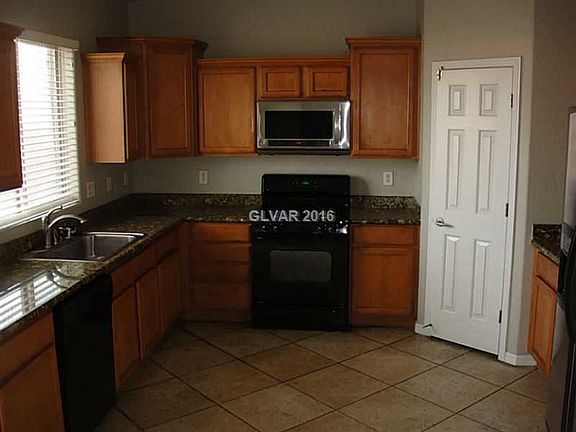 3rd image of 4432 Penguin Ave