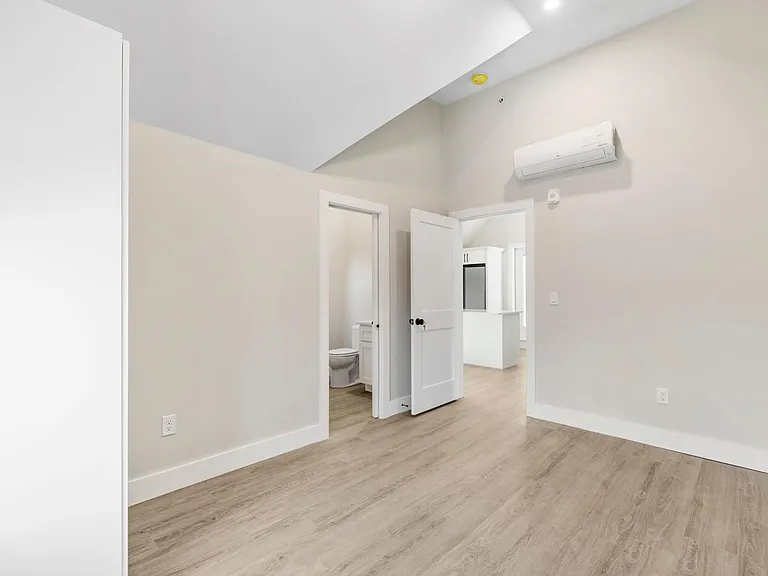135 Harrishof St #3 — Photo 17