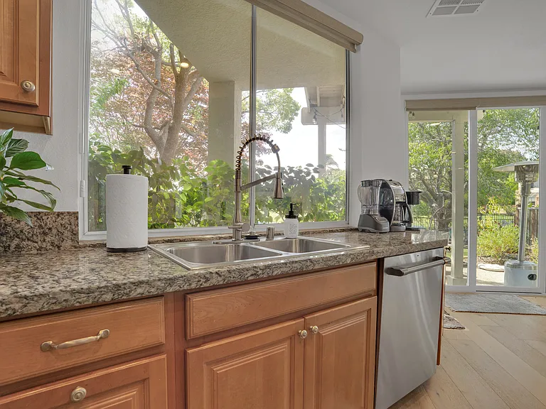 E Lakeshore Dr — Photo 26