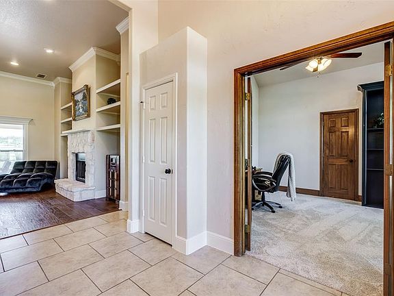 4th image of 222 Deer Creek Dr