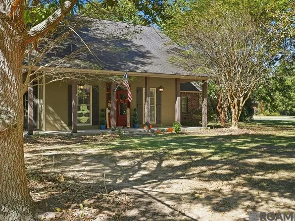 8567 Pin Oak Dr, Zachary, LA 70791