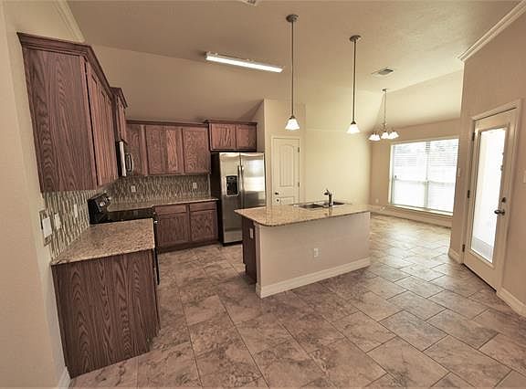 3rd image of 313 Woods Dr