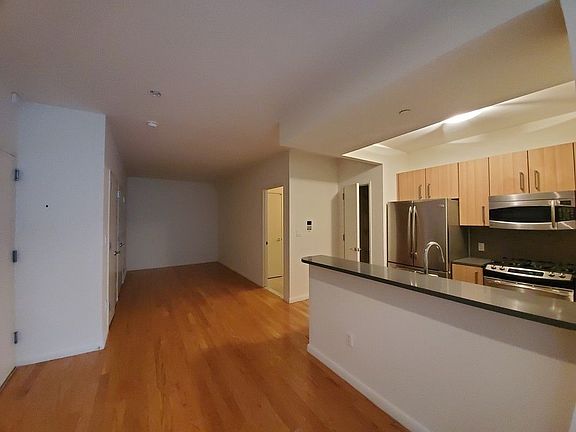 4th image of 229 W 60th St APT 4N