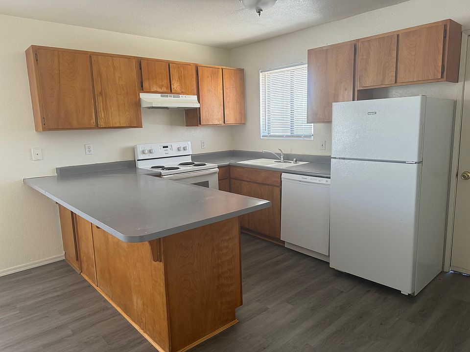 1st image of 464 Lee Ave #1