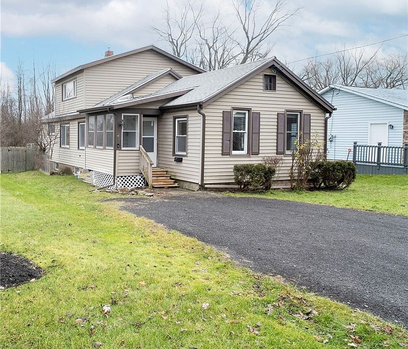 1st image of 301 Garden City Dr