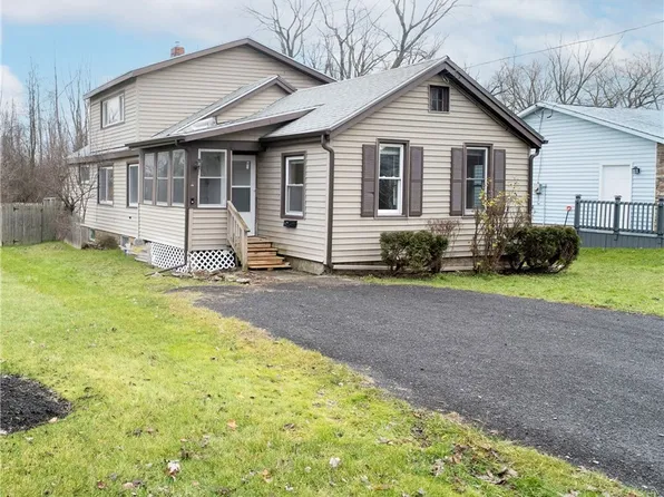 301 Garden City Dr, Syracuse, NY 13211