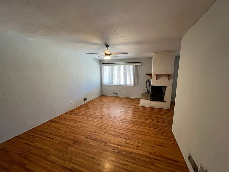 1109 Chama St NE — Photo 2