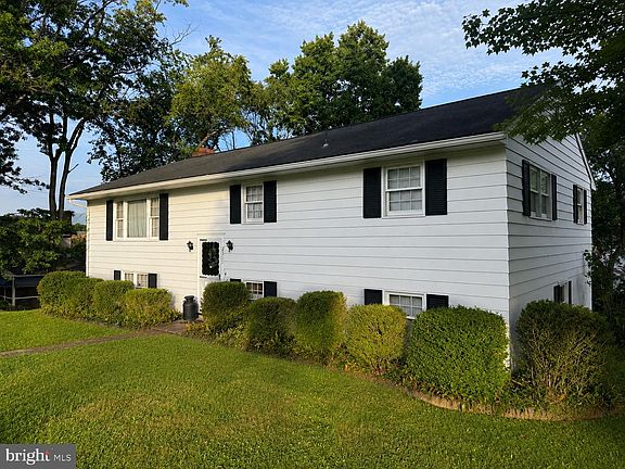 4th image of 2311 Maclay Ave