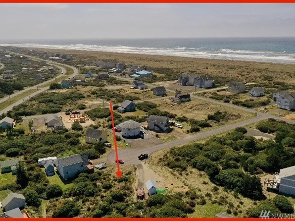 982 Sand Dollar Ct SW, Ocean Shores, WA 98569