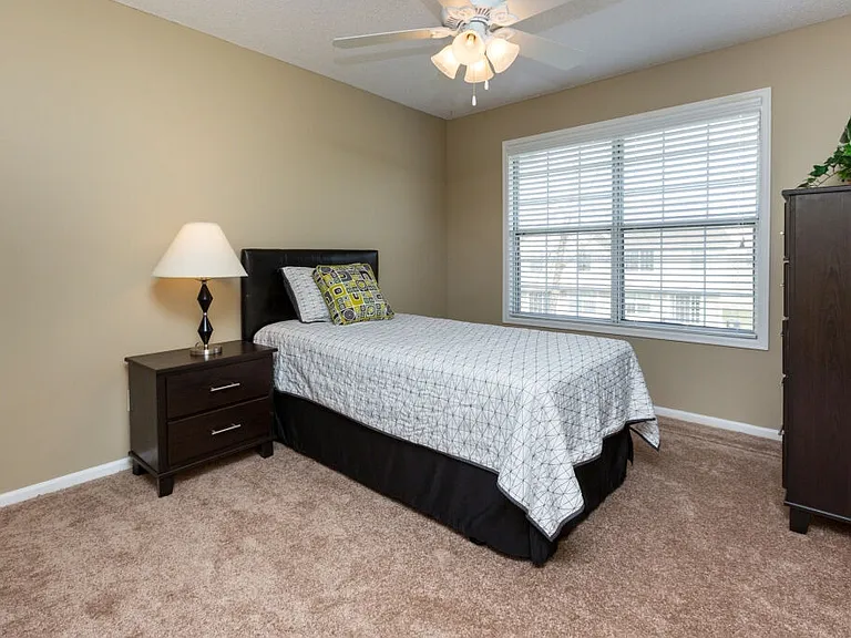 Ashworth Pointe & Foxboro Townhomes — Photo 18