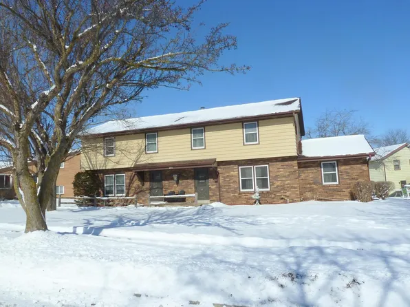 195 Ridge COURT #A & B, Pewaukee, WI 53072