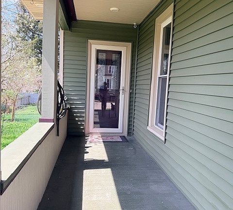 4th image of 202 Perry St #1