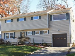 16 Valley View Ter, Mount Kisco, NY 10549