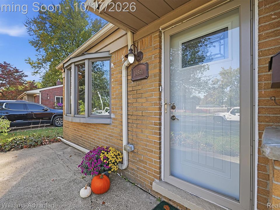 19861 Maplewood St, photo 2