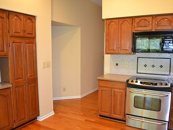 5th image of 525 Fincastle Ln