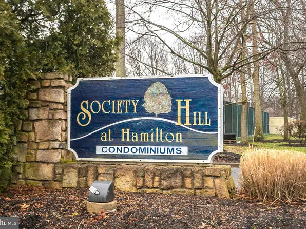 55 Mulberry Ct, Hamilton, NJ 08619