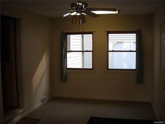 4th image of 583 Woodward Ave