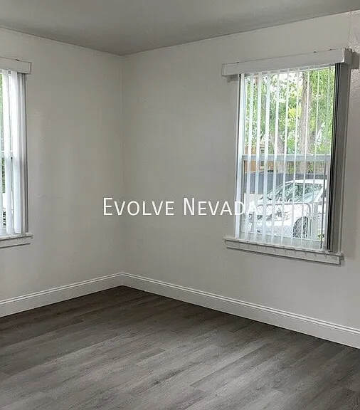 2 bed, 1.0 bath, 948 sqft, $1,795 — Photo 12