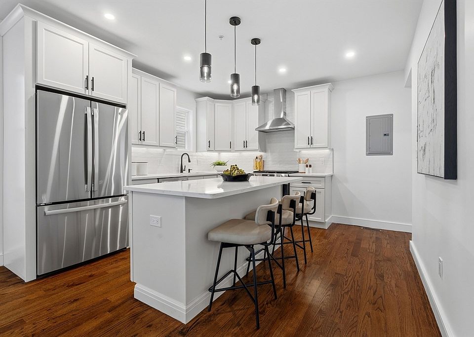 1st image of 73 Romsey St Floor 1