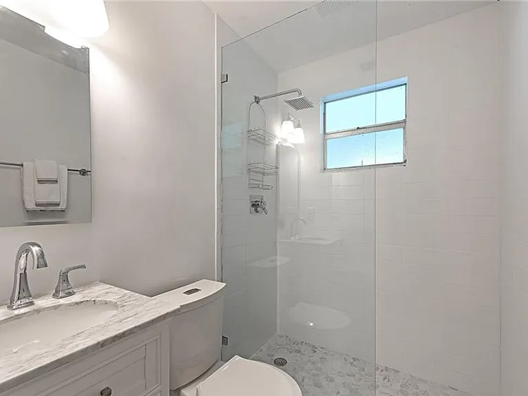 1281 Diana Ave — Photo 10